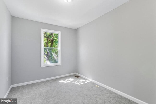 Building Photo - 809 Pontiac Ave