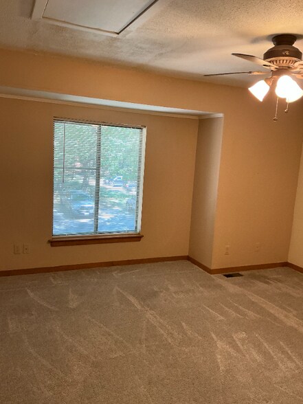 Building Photo - 79 Dunvegan Wds Dr