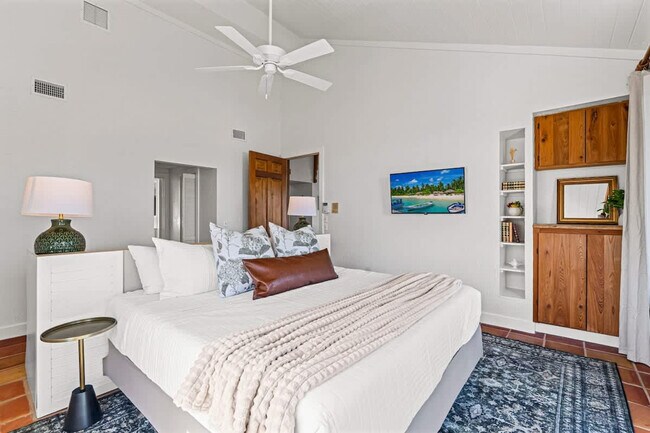 Building Photo - 2900 Ocean Dr S