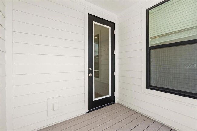 Building Photo - 15489 Hamlin Pk Dr