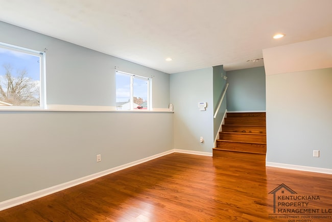 Building Photo - Newly Renovated Hillview Bi-Level! ASK US ABOUT OUR LONG-TERM LEASE SPECIAL TODAY!