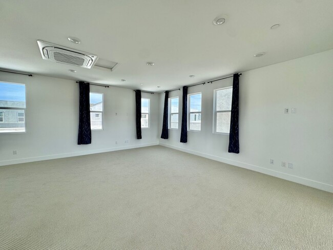 Building Photo - 27128 Skyland Wy