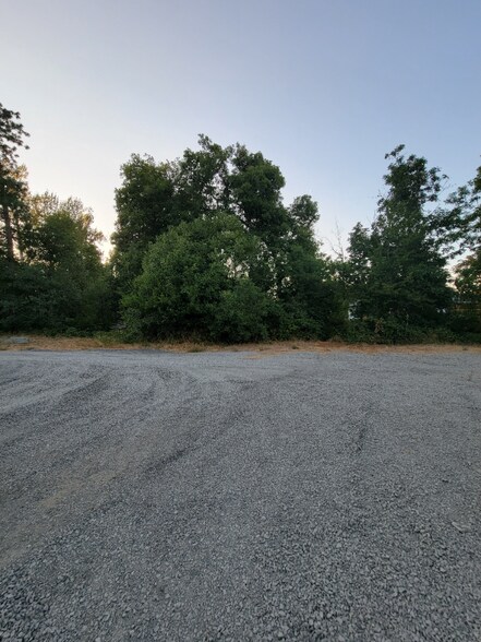 Building Photo - 105 Hummingbird Rd