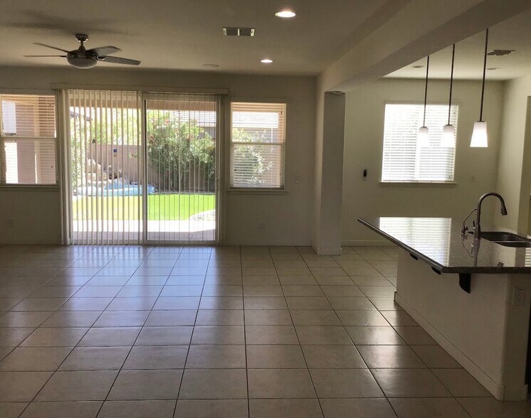 Building Photo - 7031 W Knox Rd