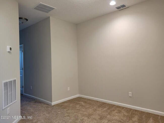 Building Photo - 334 Pine Bluff Dr