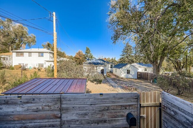 Building Photo - 515 W San Miguel St