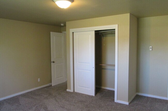 Building Photo - 3 Bedroom House in Mount Vernon