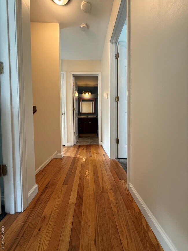 Building Photo - 39 Royce Ave