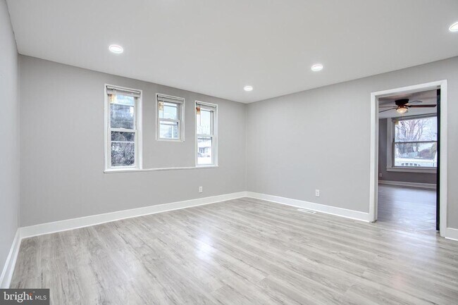 Building Photo - 3807 Fleetwood Ave