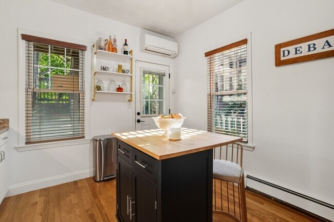 Building Photo - 171 Brooks St