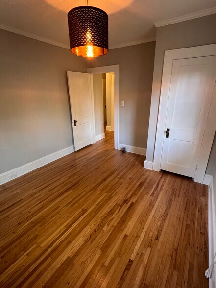 Building Photo - 124 N Laurel Ave