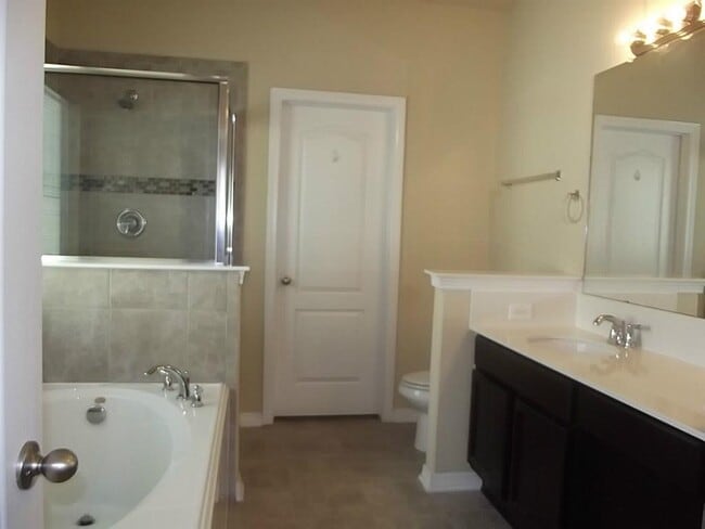 Building Photo - 2801 Sand Dune Dr