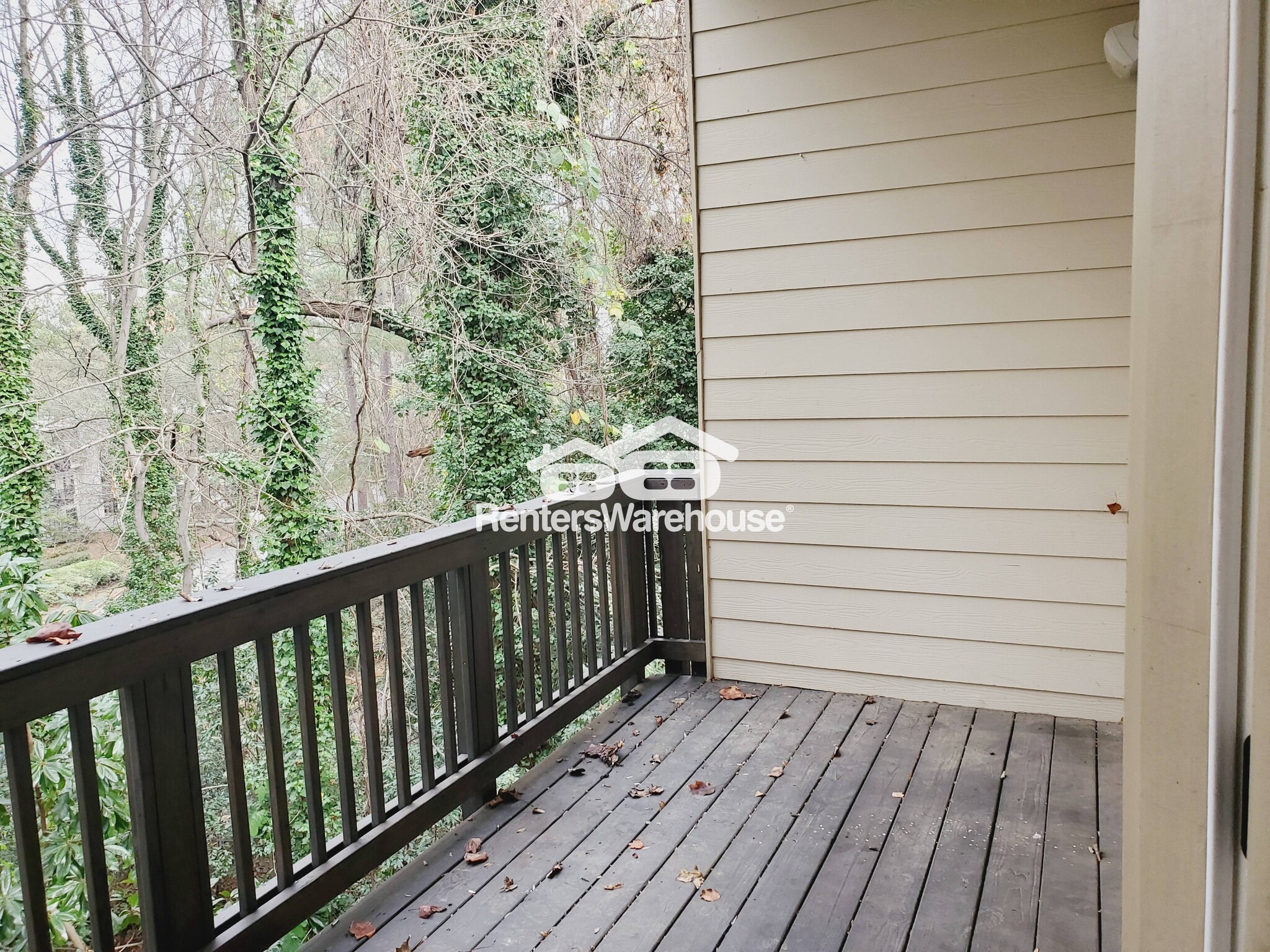 Building Photo - 922 Canterbury Ln NE