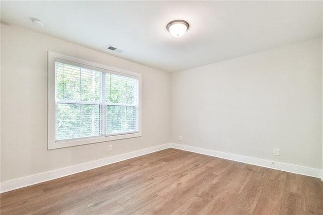 Building Photo - 235 Firefly Cir