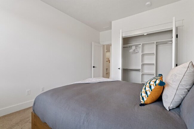 Building Photo - 1213 W Capstone Dr