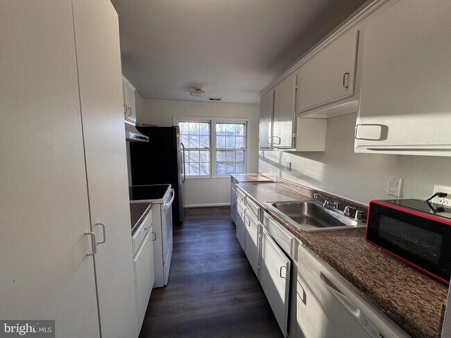 Building Photo - 12335 Woodlawn Ct