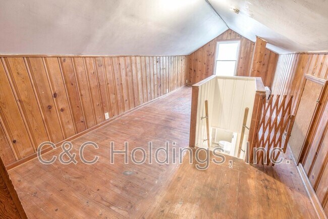 Building Photo - 1446 S Erie Ave
