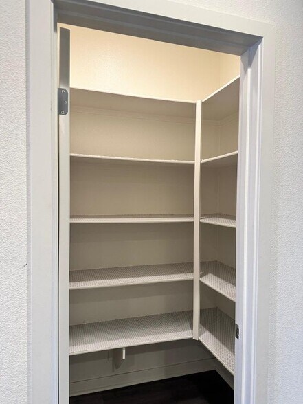 Building Photo - 140 Farmhouse Dr