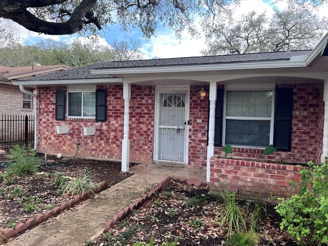 Building Photo - 6234 Pancho Villa Dr