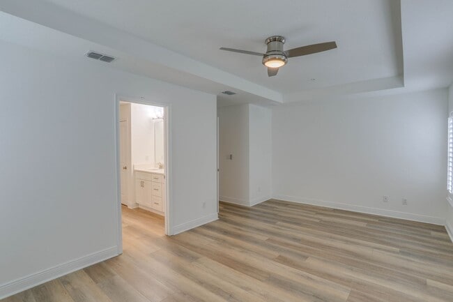 Building Photo - 1401 E Michigan St