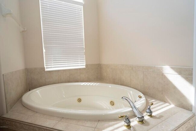 Building Photo - Gated Community