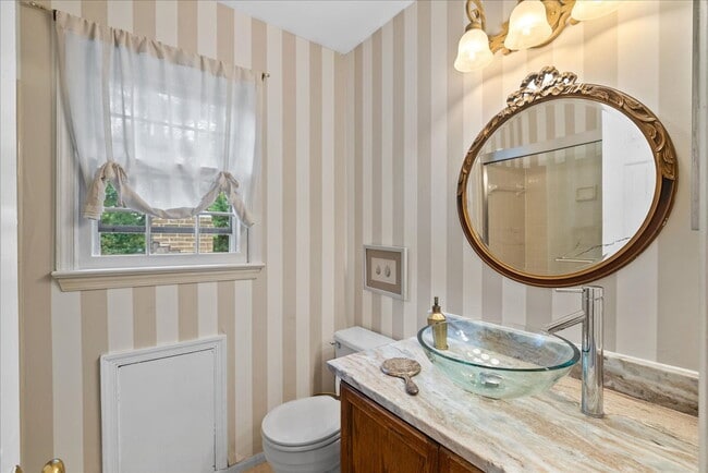 Building Photo - "Luxurious 3-Bed Retreat with Finished Bas...
