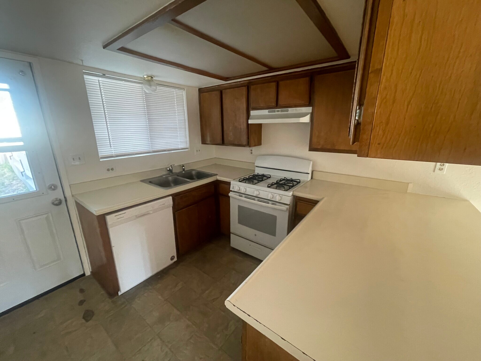 Building Photo - 21239 Madre St