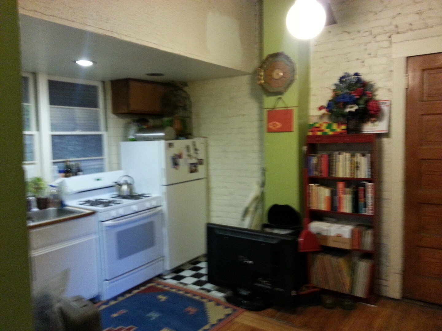 Building Photo - 2350 W Augusta Blvd