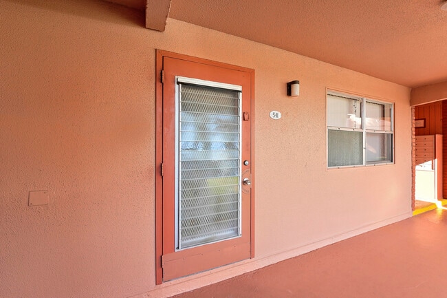 Building Photo - 541 Saxony Dr