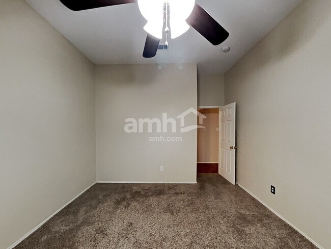 Building Photo - 2809 Mitchell Ln