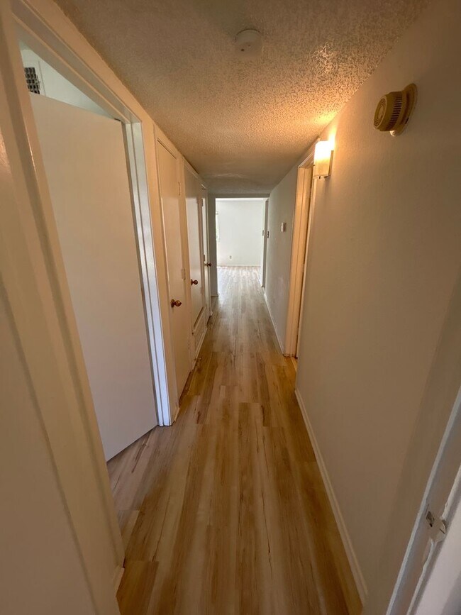 Building Photo - 5510 Brookview Ct