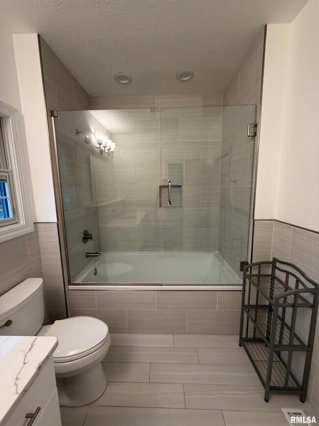 Building Photo - 2625 E 56th Ct