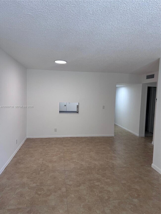 Building Photo - 2821 N Miami Beach Blvd