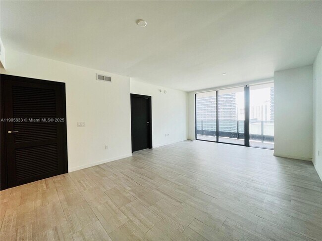 Building Photo - 1000 Brickell Plaza