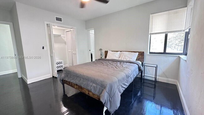 Building Photo - 320 SW 29th Rd