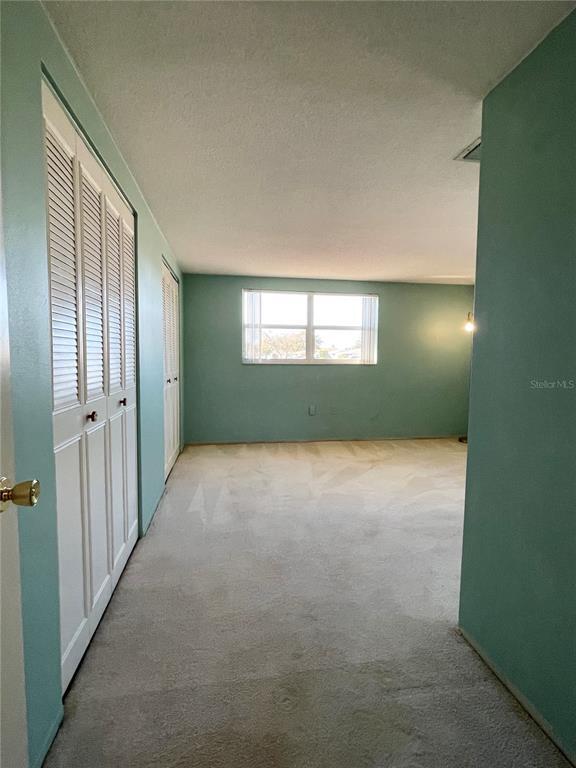 Building Photo - 10120 Willow Dr