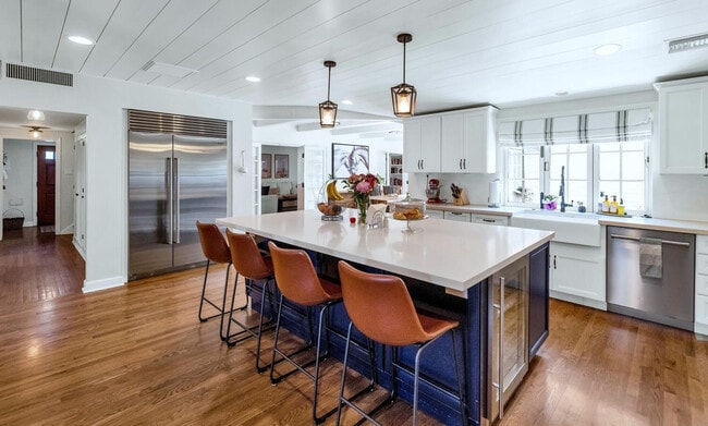 Building Photo - 1021 W Encanto Blvd