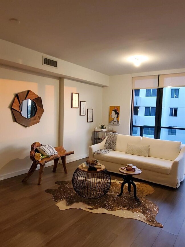 Building Photo - 201 SW 17th Rd