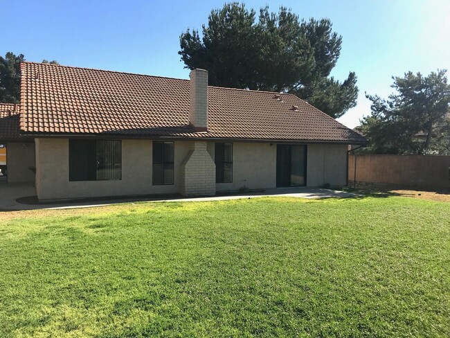 Building Photo - Lovely Single Story Moorpark 3+2 single fa...