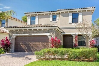 Building Photo - 8857 Willow Cove Ln