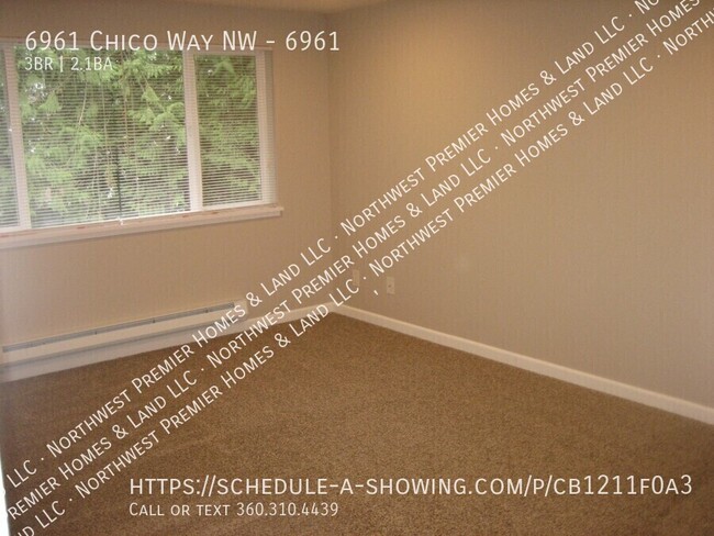 Building Photo - Chico Way Townhouse