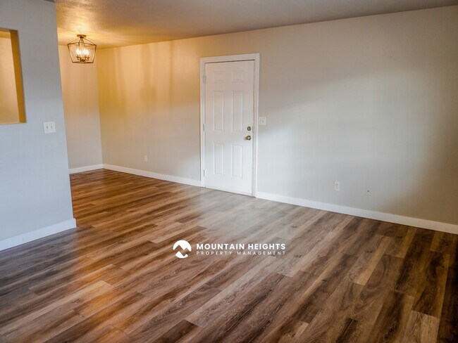 Building Photo - 26 W 7500 S