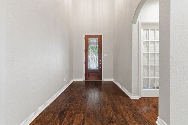 Building Photo - 414 Woodpecker Forest Ln