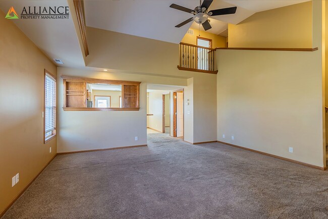 Building Photo - 360° VIRTUAL TOUR ~ Over-sized duplex! Two...