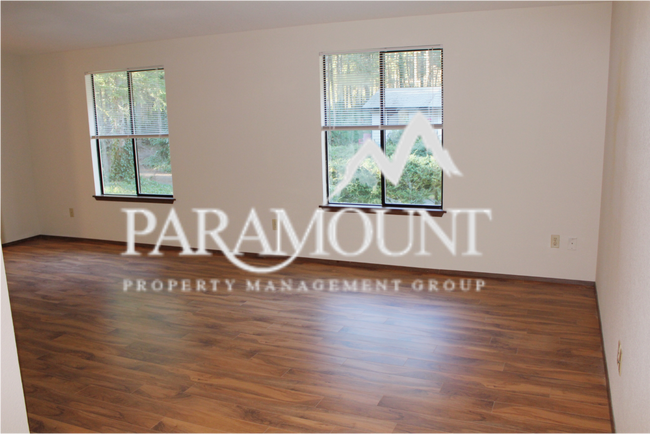 Building Photo - Remodeled 2 bed/1.5 bath duplex in Gig Harbor!