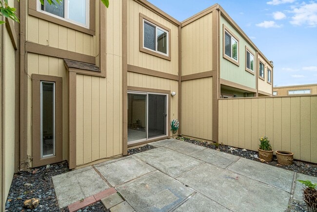 Building Photo - 3158 Phoenix Ln