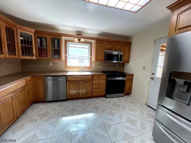 Building Photo - 331 Boxwood Ct