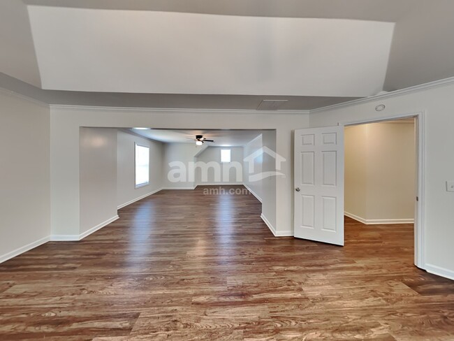 Building Photo - 7014 Roselake Cir