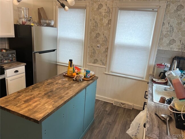 Building Photo - 110 Clinton Pl