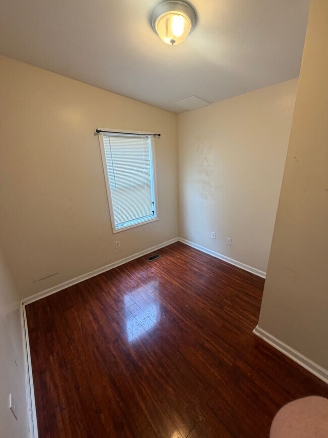 Building Photo - 380 3rd St